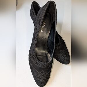 Van Eli Black Heels Polished Finish